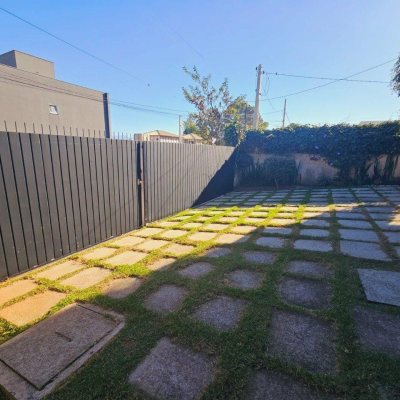 Casa Residencial com 209m², 4 quartos, 1 suíte, 4 garagens, no bairro Campeche em Florianópolis