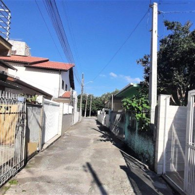 Casa Residencial com 68m², 3 quartos, 1 garagem, no bairro Ponte Do Imaruim em Palhoça