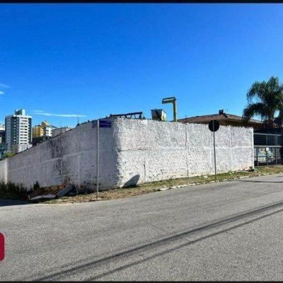 Terreno Comercial/Residencial com 540m², no bairro Campinas em São José