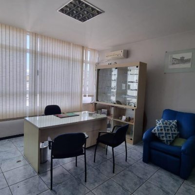 Sala com 102m², no bairro Centro em Florianópolis