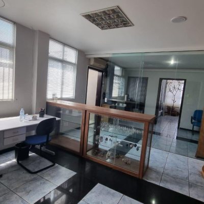 Sala com 102m², no bairro Centro em Florianópolis
