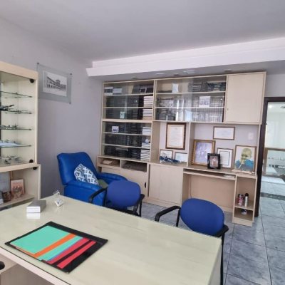 Sala com 102m², no bairro Centro em Florianópolis