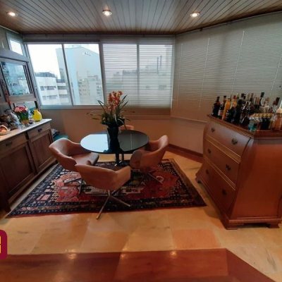 Cobertura com 514m², 4 quartos, 2 suítes, 3 garagens, no bairro Centro em Florianópolis