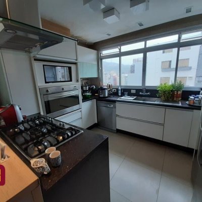 Cobertura com 514m², 4 quartos, 2 suítes, 3 garagens, no bairro Centro em Florianópolis