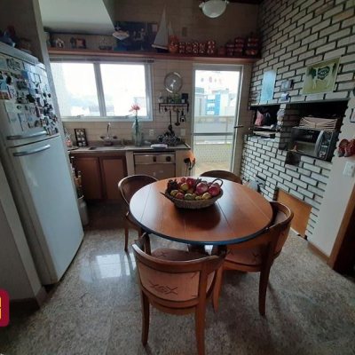 Cobertura com 514m², 4 quartos, 2 suítes, 3 garagens, no bairro Centro em Florianópolis