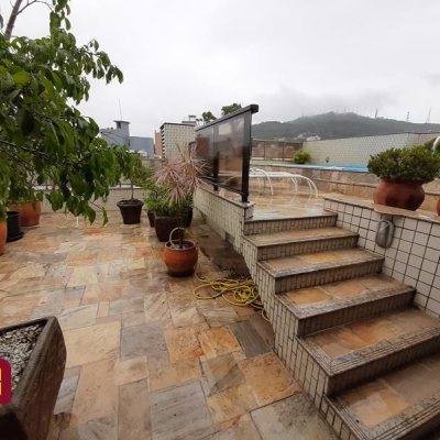 Cobertura com 514m², 4 quartos, 2 suítes, 3 garagens, no bairro Centro em Florianópolis