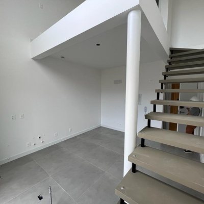 Loft com 42m², 1 quarto, 1 suíte, 1 garagem, no bairro Novo Campeche em Florianópolis