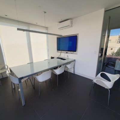 Sala com 100m², 4 garagens, no bairro Saco Grande em Florianópolis