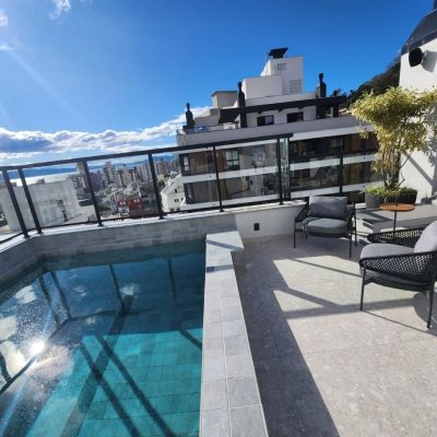 Apartamentos com 31m², 1 quarto, 1 garagem, no bairro Centro em Florianópolis