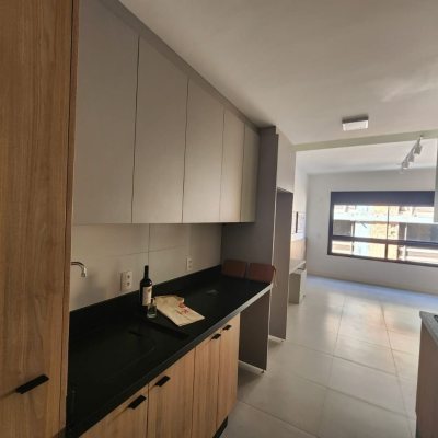 Apartamentos com 31m², 1 quarto, 1 garagem, no bairro Centro em Florianópolis