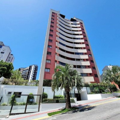 Apartamentos com 93m², 3 quartos, 1 suíte, 1 garagem, no bairro Centro em Florianópolis