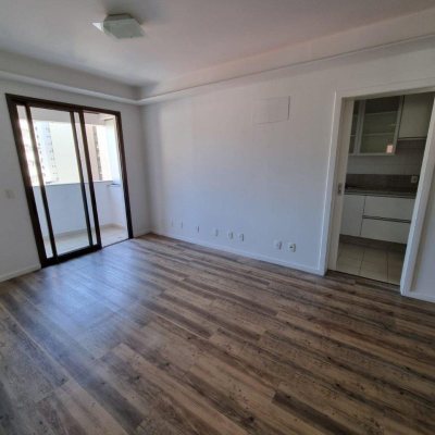 Apartamentos com 93m², 3 quartos, 1 suíte, 1 garagem, no bairro Centro em Florianópolis