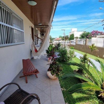 Apartamentos com 77m², 2 quartos, 1 suíte, 2 garagens, no bairro Santinho em Florianópolis