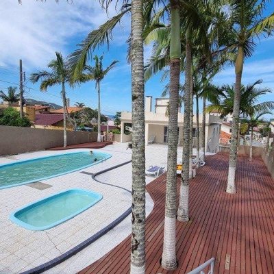 Apartamentos com 77m², 2 quartos, 1 suíte, 2 garagens, no bairro Santinho em Florianópolis