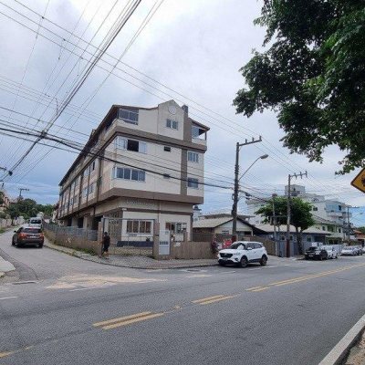 Apartamentos com 77m², 2 quartos, 1 suíte, 2 garagens, no bairro Santinho em Florianópolis