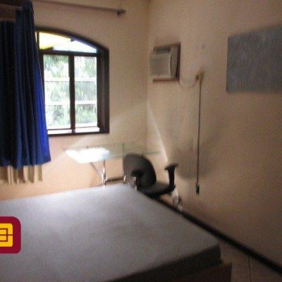 Casa Residencial com 160m², 4 quartos, 1 suíte, 2 garagens, no bairro Saco Dos Limões em Florianópolis