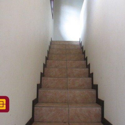 Casa Residencial com 160m², 4 quartos, 1 suíte, 2 garagens, no bairro Saco Dos Limões em Florianópolis