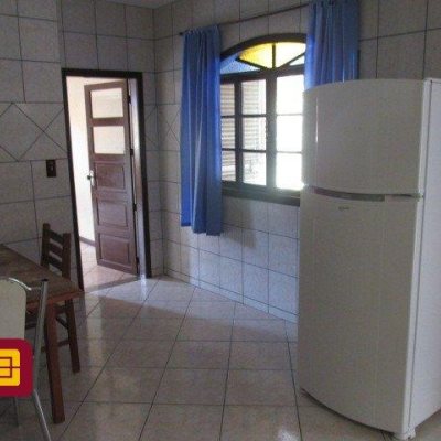 Casa Residencial com 160m², 4 quartos, 1 suíte, 2 garagens, no bairro Saco Dos Limões em Florianópolis