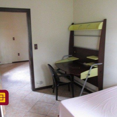 Casa Residencial com 160m², 4 quartos, 1 suíte, 2 garagens, no bairro Saco Dos Limões em Florianópolis