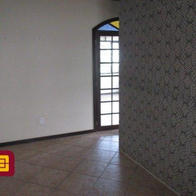 Casa Residencial com 160m², 4 quartos, 1 suíte, 2 garagens, no bairro Saco Dos Limões em Florianópolis