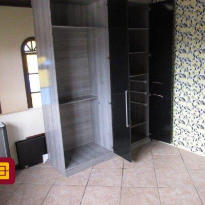 Casa Residencial com 160m², 4 quartos, 1 suíte, 2 garagens, no bairro Saco Dos Limões em Florianópolis