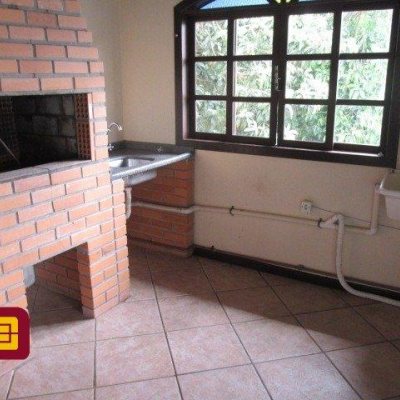 Casa Residencial com 160m², 4 quartos, 1 suíte, 2 garagens, no bairro Saco Dos Limões em Florianópolis