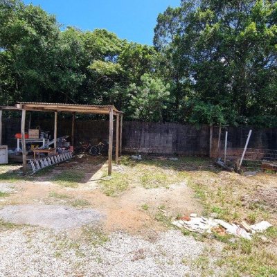 Casa Residencial com 150m², 5 quartos, 2 garagens, no bairro Tapera da Base em Florianópolis
