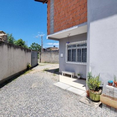 Casa Residencial com 150m², 5 quartos, 2 garagens, no bairro Tapera da Base em Florianópolis
