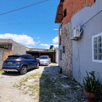 Casa Residencial com 150m², 5 quartos, 2 garagens, no bairro Tapera da Base em Florianópolis