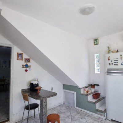 Casa Residencial com 150m², 5 quartos, 2 garagens, no bairro Tapera da Base em Florianópolis