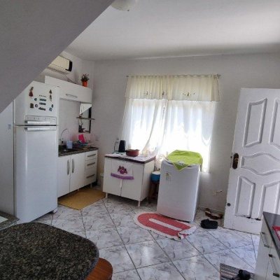 Casa Residencial com 150m², 5 quartos, 2 garagens, no bairro Tapera da Base em Florianópolis
