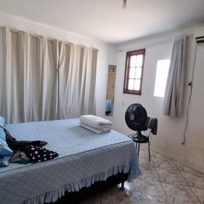 Casa Residencial com 150m², 5 quartos, 2 garagens, no bairro Tapera da Base em Florianópolis