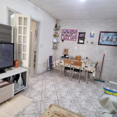 Casa Residencial com 150m², 5 quartos, 2 garagens, no bairro Tapera da Base em Florianópolis