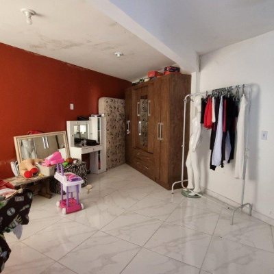 Casa Residencial com 150m², 5 quartos, 2 garagens, no bairro Tapera da Base em Florianópolis