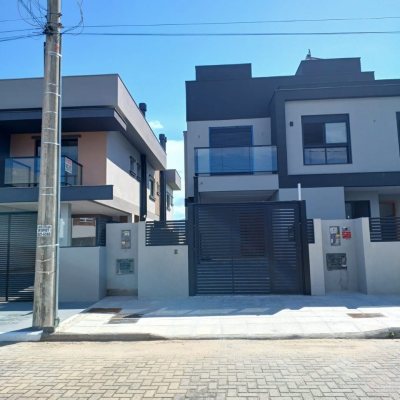 Casa Residencial com 126m², 3 quartos, 1 suíte, 2 garagens, no bairro Campeche em Florianópolis