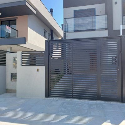 Casa Residencial com 126m², 3 quartos, 1 suíte, 2 garagens, no bairro Campeche em Florianópolis