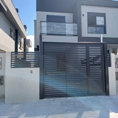 Casa Residencial com 126m², 3 quartos, 1 suíte, 2 garagens, no bairro Campeche em Florianópolis