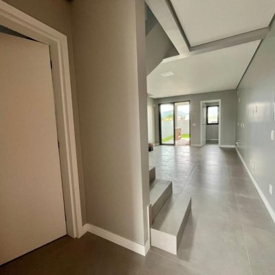 Casa Residencial com 126m², 3 quartos, 1 suíte, 2 garagens, no bairro Campeche em Florianópolis