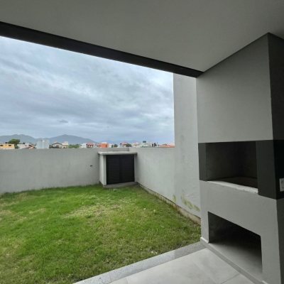 Casa Residencial com 126m², 3 quartos, 1 suíte, 2 garagens, no bairro Campeche em Florianópolis