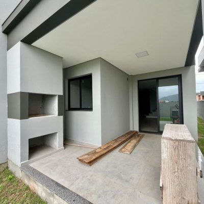 Casa Residencial com 126m², 3 quartos, 1 suíte, 2 garagens, no bairro Campeche em Florianópolis
