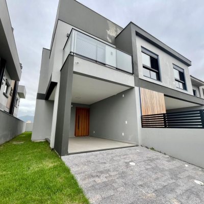 Casa Residencial com 126m², 3 quartos, 1 suíte, 2 garagens, no bairro Campeche em Florianópolis