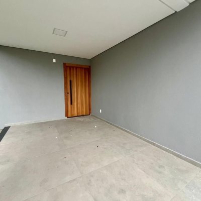 Casa Residencial com 126m², 3 quartos, 1 suíte, 2 garagens, no bairro Campeche em Florianópolis
