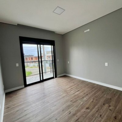 Casa Residencial com 126m², 3 quartos, 1 suíte, 2 garagens, no bairro Campeche em Florianópolis