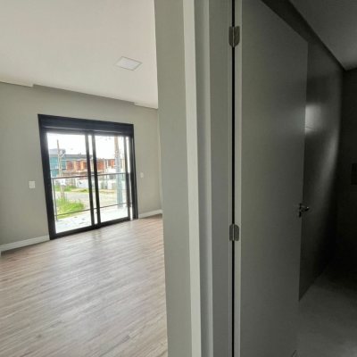 Casa Residencial com 126m², 3 quartos, 1 suíte, 2 garagens, no bairro Campeche em Florianópolis