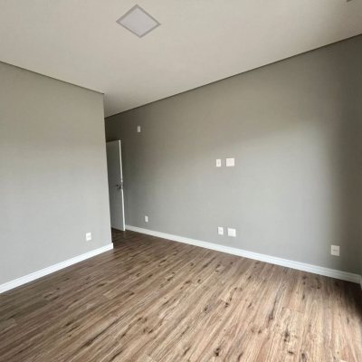 Casa Residencial com 126m², 3 quartos, 1 suíte, 2 garagens, no bairro Campeche em Florianópolis