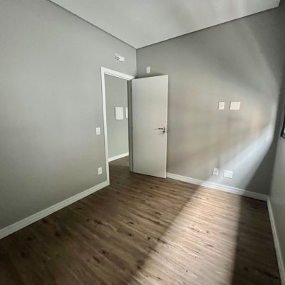 Casa Residencial com 126m², 3 quartos, 1 suíte, 2 garagens, no bairro Campeche em Florianópolis