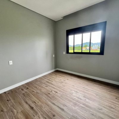 Casa Residencial com 126m², 3 quartos, 1 suíte, 2 garagens, no bairro Campeche em Florianópolis