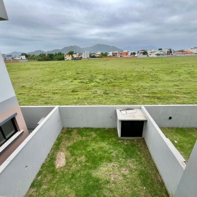 Casa Residencial com 126m², 3 quartos, 1 suíte, 2 garagens, no bairro Campeche em Florianópolis