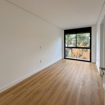 Casa Residencial com 333m², 4 quartos, 3 suítes, 2 garagens, no bairro Campeche em Florianópolis