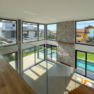 Casa Residencial com 333m², 4 quartos, 3 suítes, 2 garagens, no bairro Campeche em Florianópolis